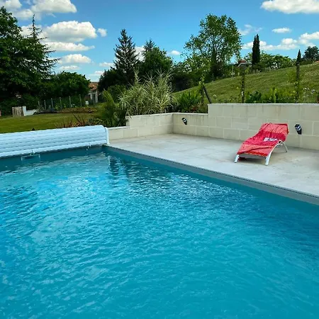 Alba. Piscine Grand Jardin Hauts De Bordeaux