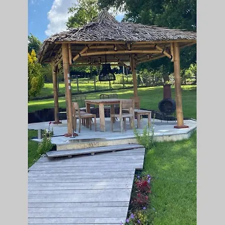 Alba. Piscine Grand Jardin Hauts De Bordeaux