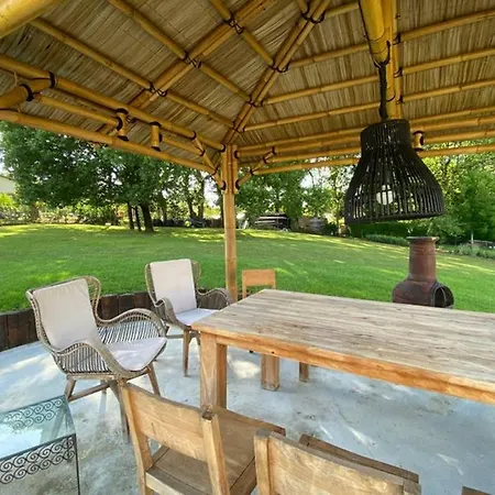 Alba. Piscine Grand Jardin Hauts De Bordeaux Carignan-de-Bordeaux