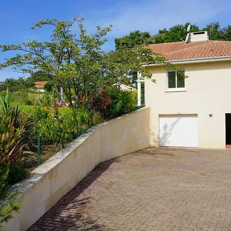 Alba. Piscine Grand Jardin Hauts De Bordeaux Carignan-de-Bordeaux