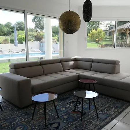 Alba. Piscine Grand Jardin Hauts De Bordeaux Carignan-de-Bordeaux