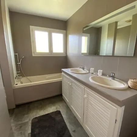 Alba. Piscine Grand Jardin Hauts De Bordeaux *