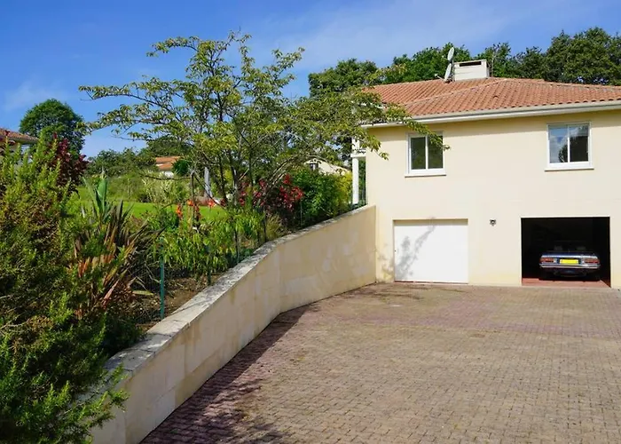 Alba. Piscine Grand Jardin Hauts De Bordeaux Carignan-de-Bordeaux