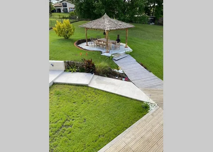 Alba. Piscine Grand Jardin Hauts De Bordeaux Carignan-de-Bordeaux