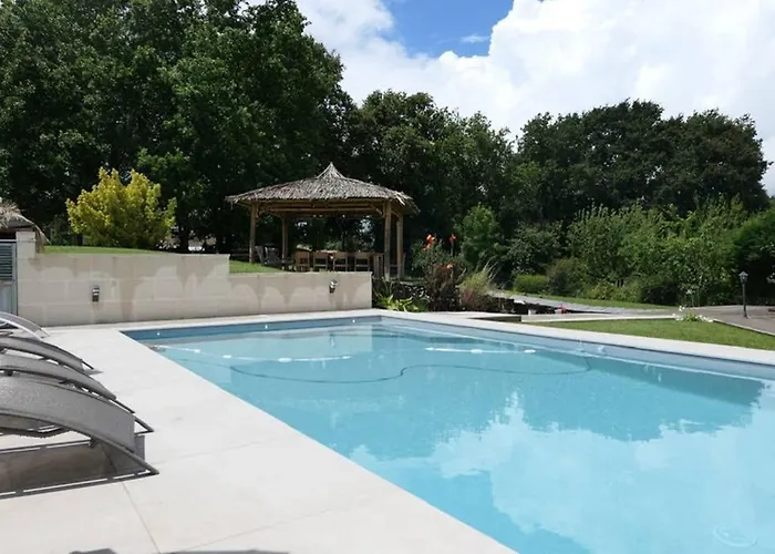 Alba. Piscine Grand Jardin Hauts De Bordeaux Villa Carignan-de-Bordeaux